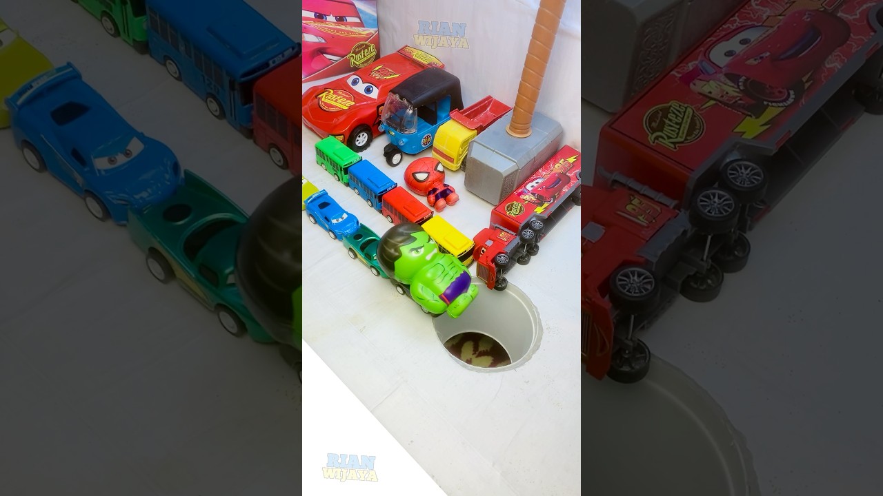 Big Avengers pushing Big Hulk – Funny Moment 