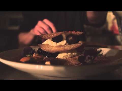 Video: Príbeh Skutočného Námorníka Jerryho Jedlo A Pitie