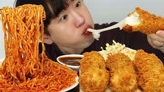 Cheese bomb tonkatsu and spicy chicken noodles (relaxing mukbang)