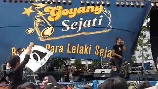 D’MORGEN LIVE PERFORM HATI YANG TERSAKITI