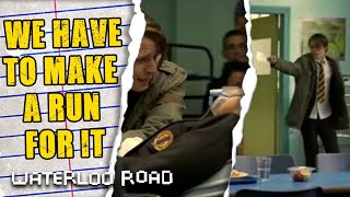 Download Lagu Drew Injures Jade/Pulls Knife On Pupils: Waterloo Road MP3 Download Lagu Drew Injures Jade/Pulls Knife On Pupils: Waterloo Road MP3