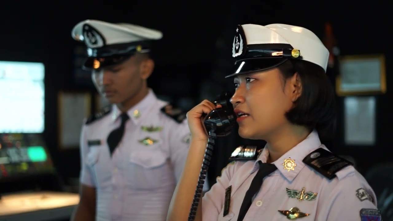 Full Mission Bridge Simulator Unberthing Maneuvering