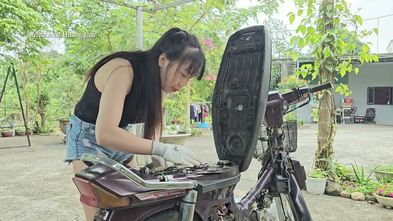 Girl's Challenge: repairing and restoring an old HONDA motorcycle | Talented girl