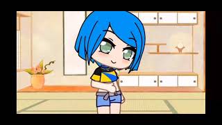 Daisy Rubs Oil On Her Belly