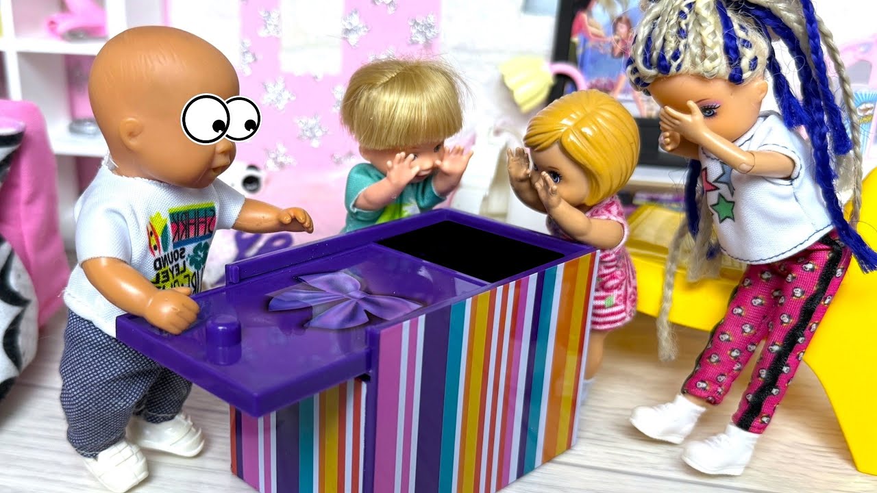 СТРАШНАЯ КОРОБОЧКА😱😱😱🎁 Катя и Макс веселая семейка! Куклы Барби и ЛОЛ мультик Даринелка