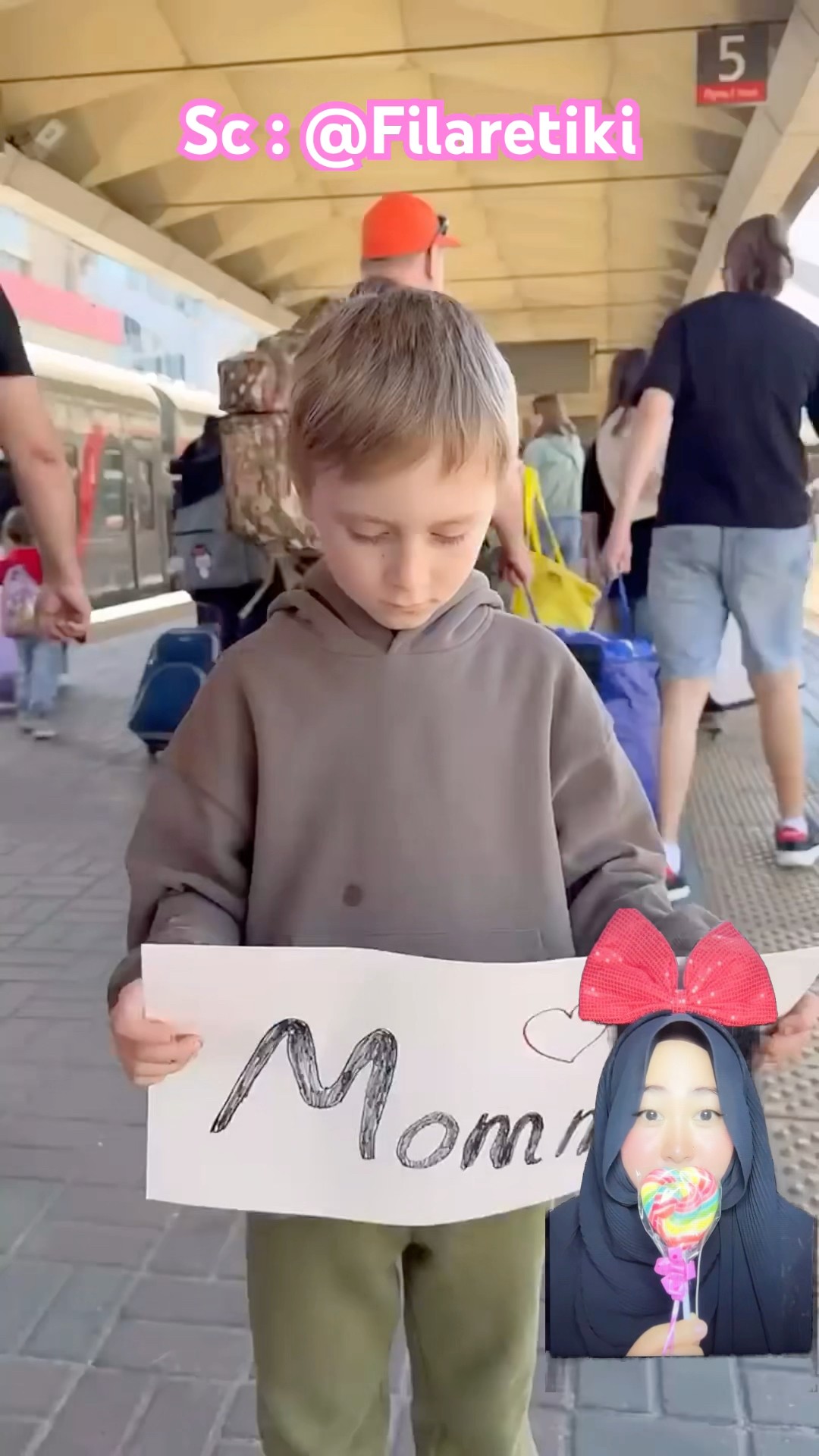 DIA MENJEMPUT MAMA DI STASIUN,tapi gak muncul ⁉️akankah dia bertemu sama Mama?@Filaretiki #shorts