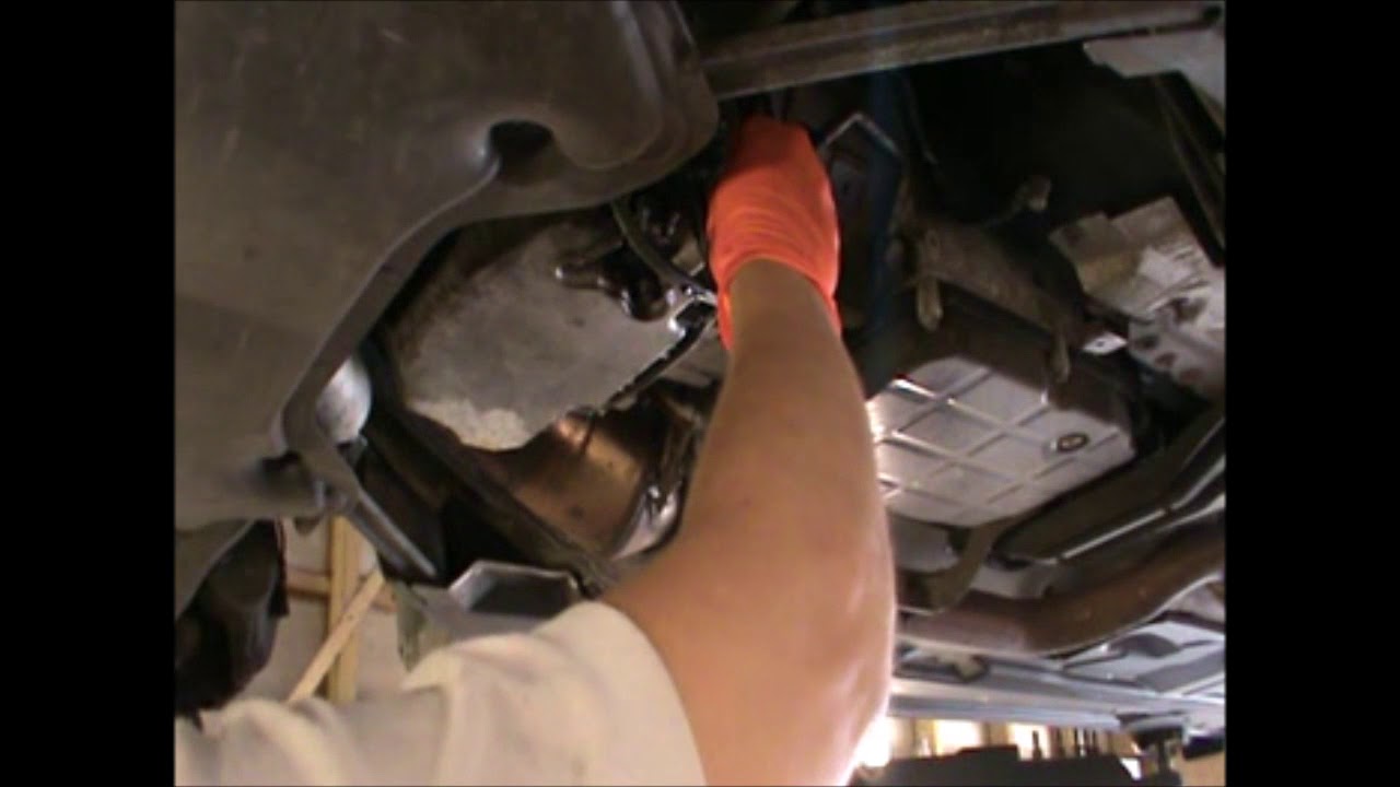 Mercedes C180 CGI 2010 oil and oil filter removal and replacement, how