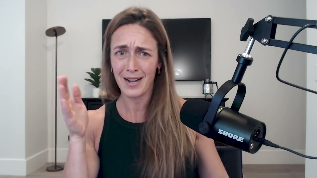 F-SIDES: S01E06 - Humor with Elisabeth Cardiello - Social Clip 3