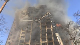 Ukraine: les pompiers luttent contre les flammes d'un immeuble à Kiev | AFP Images