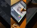 ショートカットキーをいちいち覚える必要がなく、手の感覚だけで流れるように作業できる。手首の負担も減り、絵を描くことに集中できるのがとても魅力！—— イラストレーター・handamo0o0o