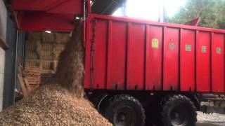 Ejector Trailer pushing Woodchip out