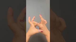 🤯 How did it escape? #rubberbandtricks #easytrick #easymagictrick #funtricks #magictutorials @ArtsnCraft4u