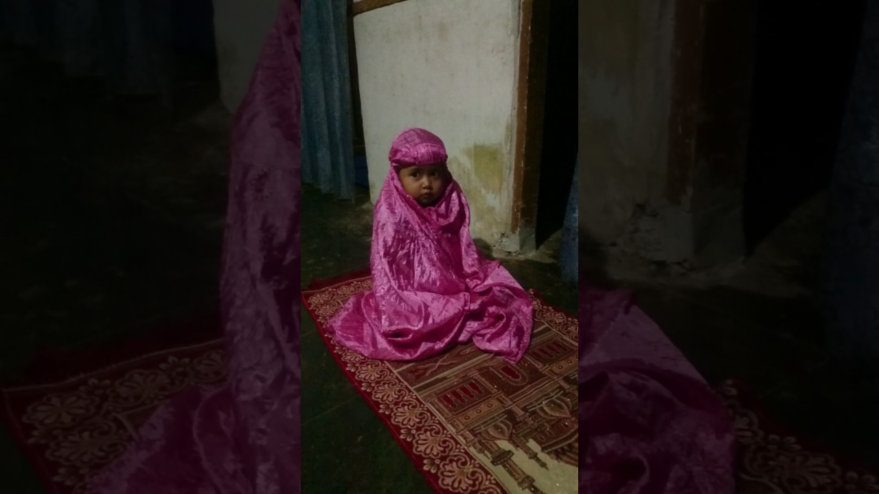 Anak kecil sholat lucu 