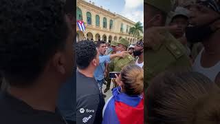 Que se vayan los tiranos viva Cuba Libre