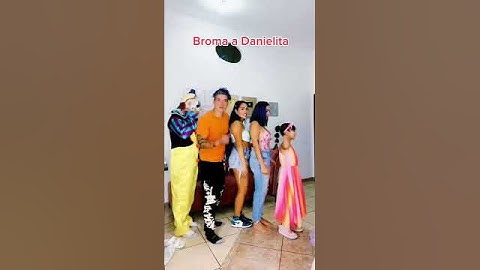 A mi tío Mau le encanta hacer bromas quillos!🤣🙊🤪 #karlabustillos #youtubeshorts #shorts