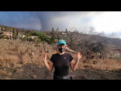 Lots of ash, lightning and thunder. Cumbre Vieja volcano, La Palma!