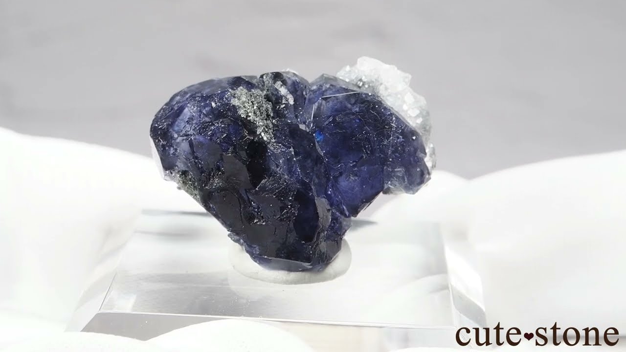 中国 福建省 Kengzikou産 フローライトの原石 No.45 - cute stone -