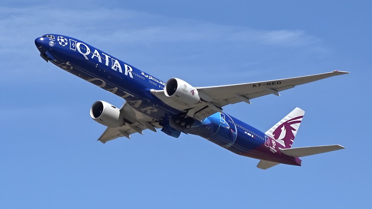 航空機・ヘリコプター QatarBoeing777-300E Champions League CHAMPIONS PSG ONBOARD | Qatar Airways Boeing 777-3DZ(ER) Champions