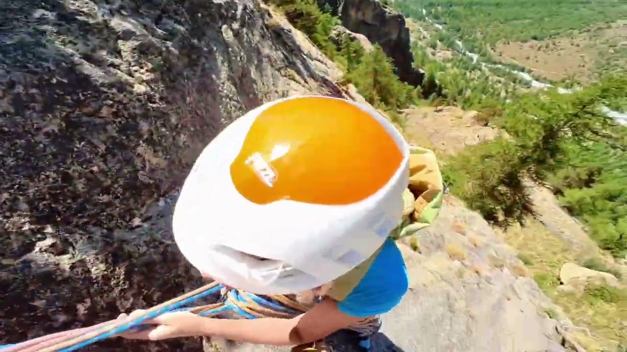 Climbing upper Kiravi in Secteur Alcool