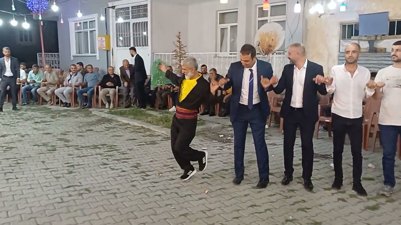 Malazgirtli fenomen Parmak şhow katıldığı düğüne renk kattı