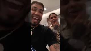 Almighty en un centro comercial comprando ropa junto a Anuel Nengo Flow y Bryant Myers TBT