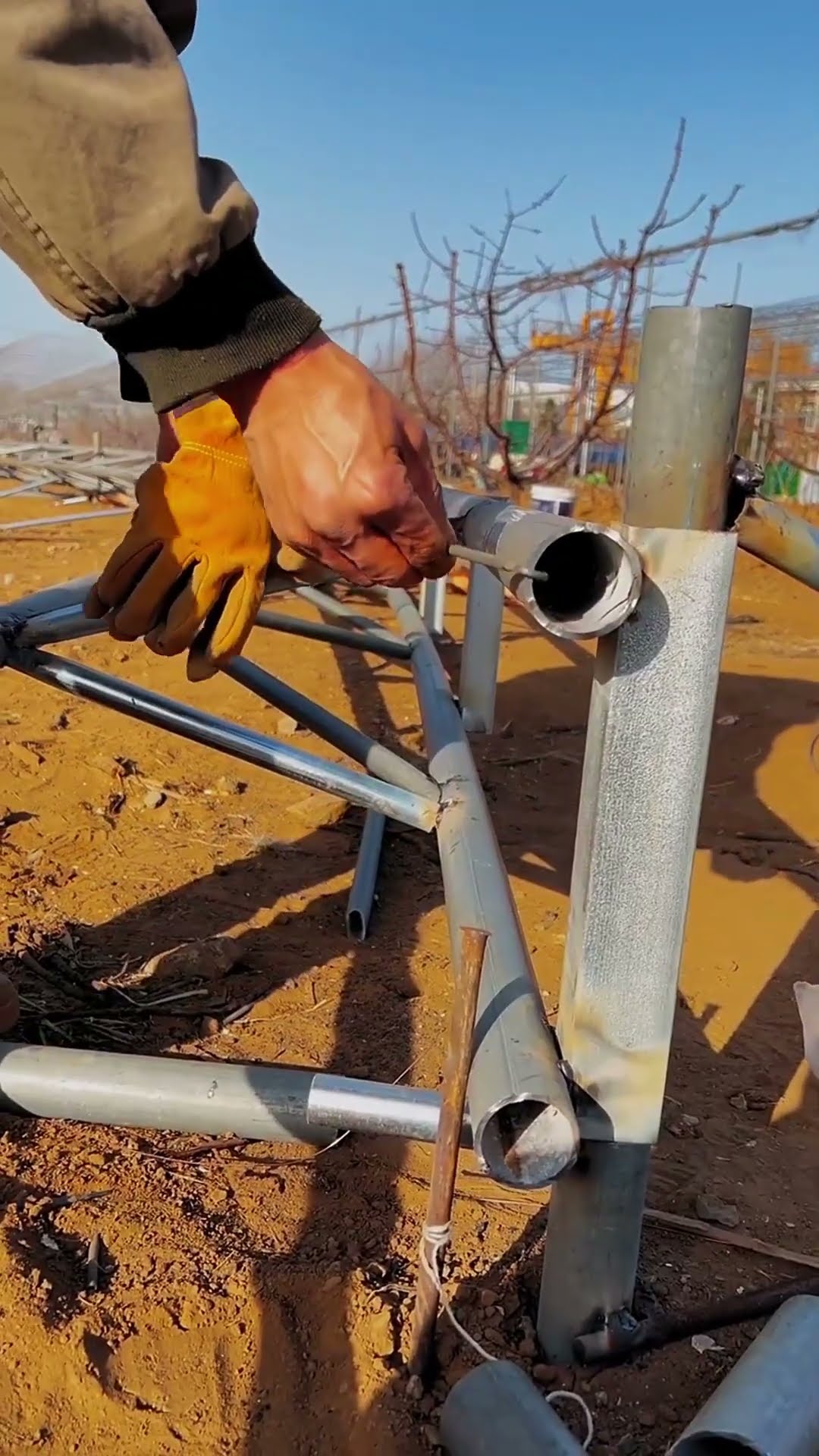 Process of welding curved girder with steel pipe- Good tools and machinery make work easy
