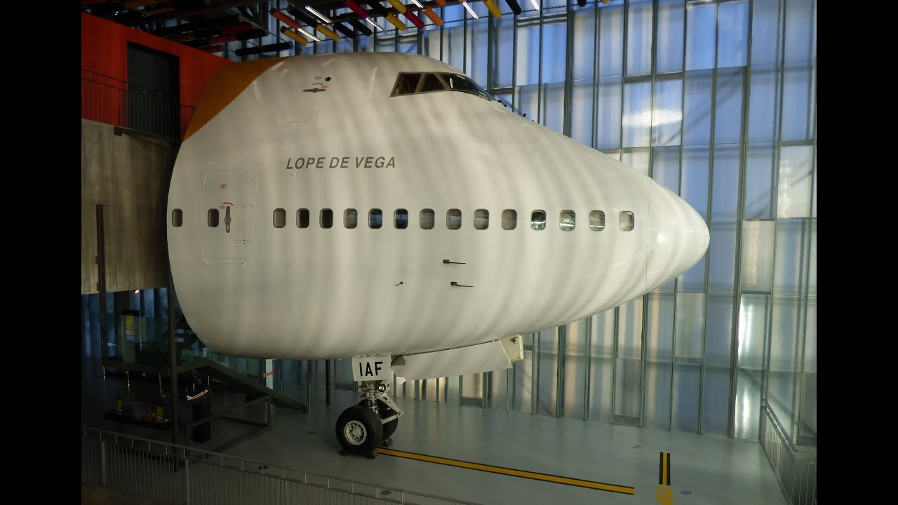 cockpit-boeing-747-y-sala-iberia-museo-de-la-ciencia-de-a-coru-a