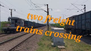 Two freight trains crrosing #WAG9HC #raipurrailwaystation #indianrailways #goodstrains #raipur