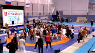 Bagarre générale lors d'un événement de lutte en Crimée : la police de Poutine débordée ! screenshot 2