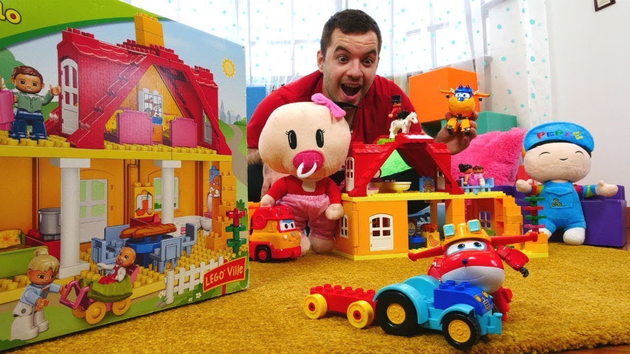 Pepee  oyuncakları ile oynuyoruz. Pepee ve Bebe ile oyun derlemesi