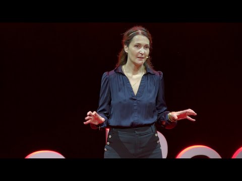 Clara Brachet, sur la scène de TEDxLaRochelle
