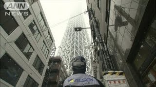 スカイツリー工事終了　100人超で警備開始（12/02/29）