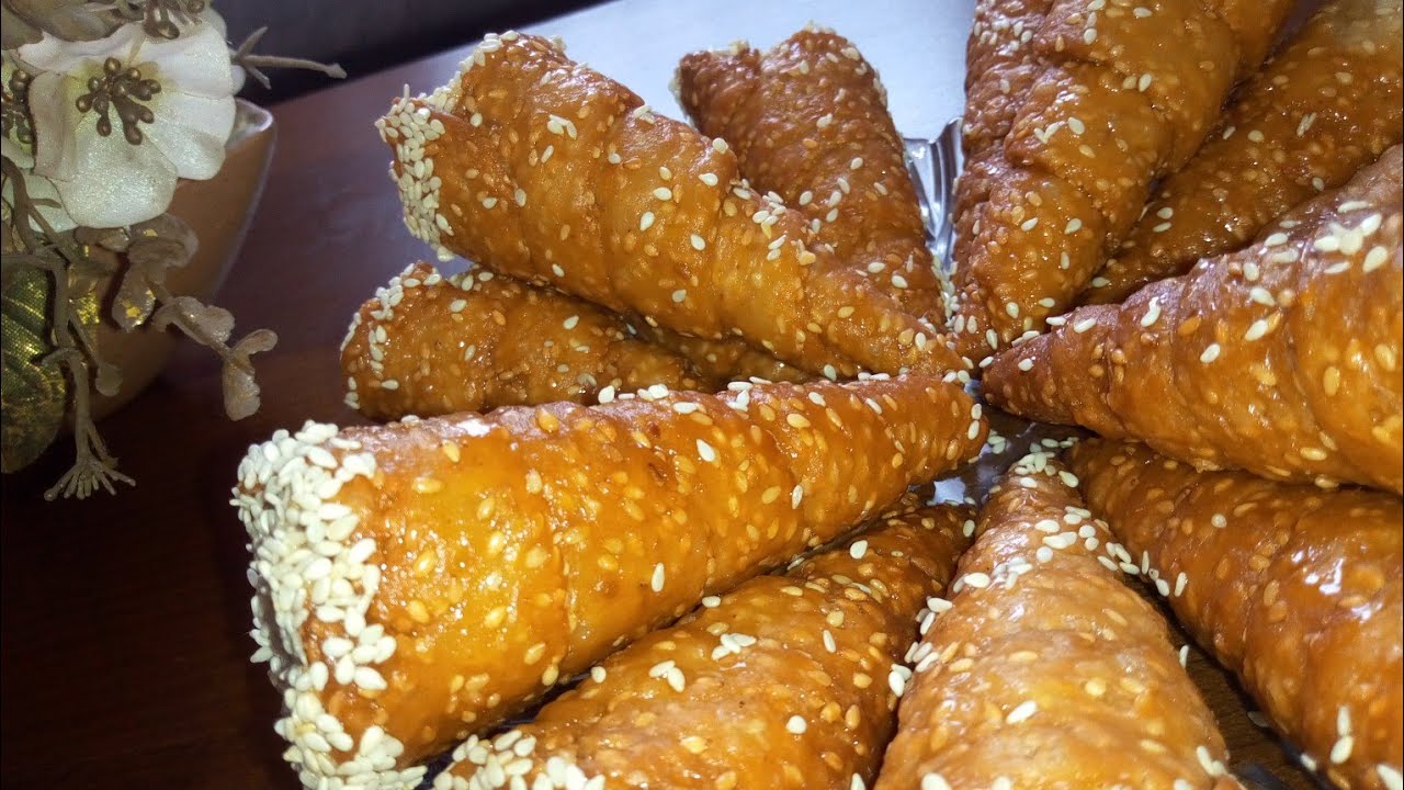 حلويات العيد | كورني معسلين بالجلجلان بطريقة سهلة و بسيطة 😍