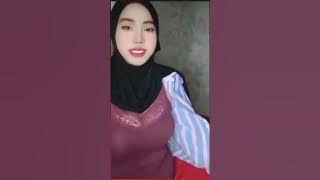 Viral cewek berhijab buka baju