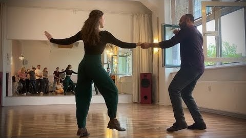 Lindy Hop beginner class - 8 Count, basics and send outs 🎪