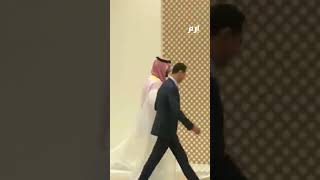 بالأحضان.. الأمير محمد بن سلمان يستقبل الرئيس السوري بشار الأسد في قمة جدة