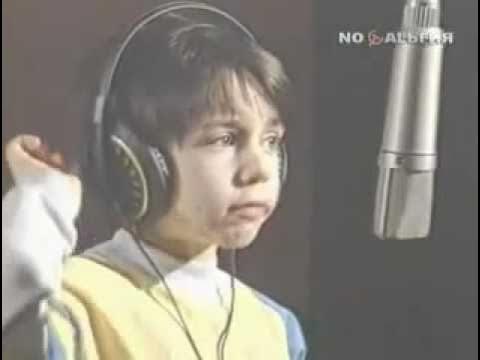 Lyusi ogziga tik oladi