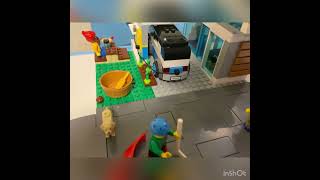 Розпаковка конструктора LEGO City Community Сімейний дім з Rozetka