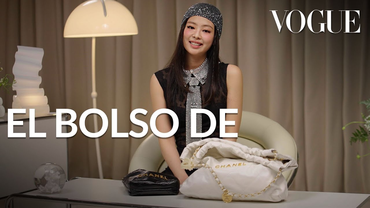 JENNIE de BLACKPINK revela qué lleva en su bolso Chanel | Vogue México y Latinoamérica