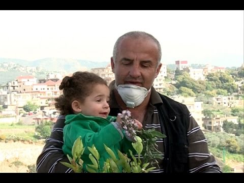 أسرةٌ تفضّل الموت في سوريا على رائحة النُفايات-نوال بري