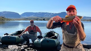 FJÄLLTUR MED PACKRAFTS  Paddlar i strömmande vatten