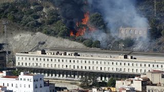 Espagne: le vent empêche la stabilisation de l'incendie à la frontière avec la France