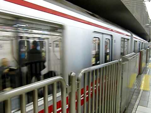 丸ノ内線０２系　リニューアル編成　本郷三丁目駅発車