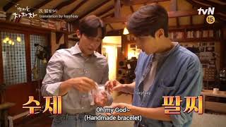 (ENG SUB) Lee Sang Yi gives Kim Seon Ho a handmade bracelet (Kim Seon Ho Cut) behind the scenes