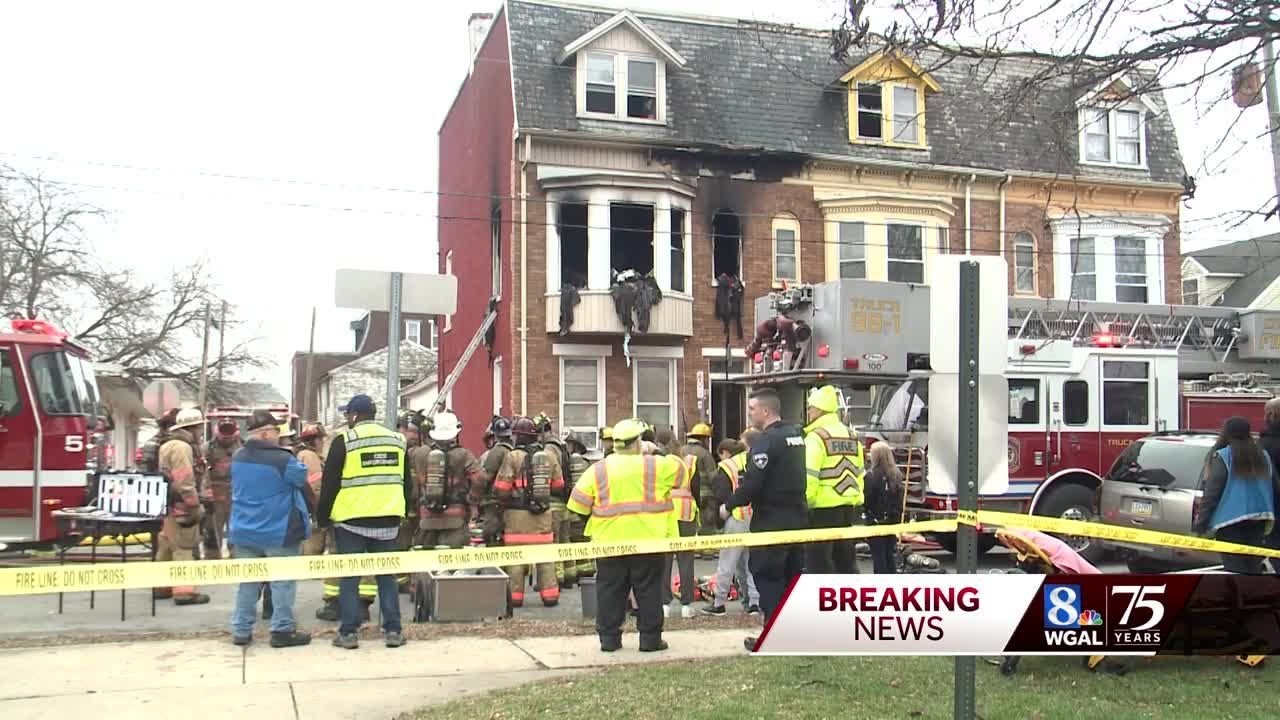 Neighbor rescues man from burning home - YouTube