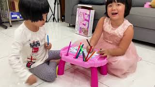 bộ đồ chơi mới | bàn học tô màu mini cho 2 chị em Ruby và Vani
