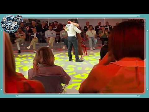 Video Uomini e Donne Alessio sorprende Debora con una serenata emozionante