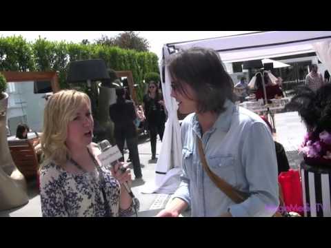 Video: Tyler Blackburn: Biografi, Kreativitet, Karriere, Personlige Liv