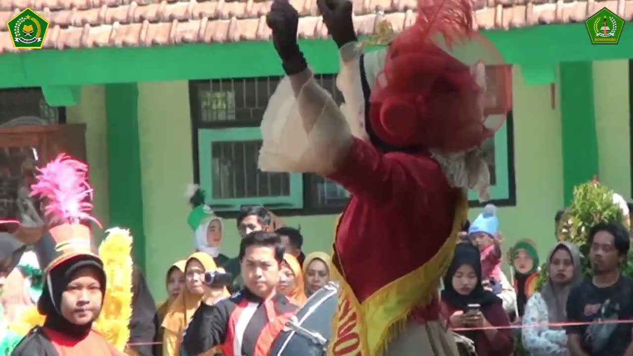 PENAMPILAN PEMBUKA MARCHING BAND DINASTY MTsN 1 BONDOWOSO