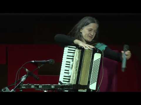 "Músicas inventadas de inspiración tradicional" | El Domador de Medusas | TEDxCadizUniversity